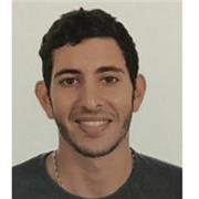 Va dirigido desde niños que se quieran iniciar en la informática basica hasta clases mas particulares de fp medio o superior.
O a personas mayores que se quieran introducir en la informática